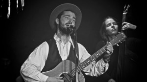 Laurent Marion au sentier des  Halles pour son concert le 16/05/2014 (C) Kitsuney